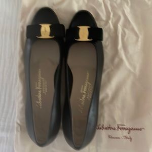 Salvatore Ferragamo women’s shoes. Black leather, size 7.5 B